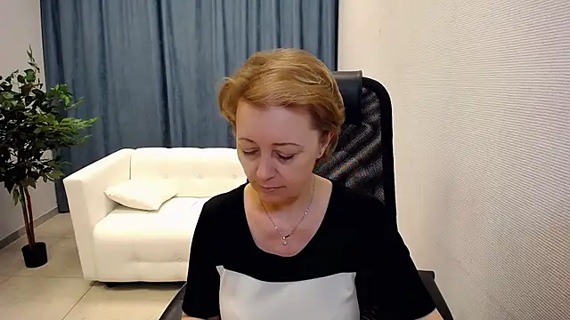 Snapshot of MONA_W chatting on 13, 5, 2026 MONA W online show from 13, 5, 2026
