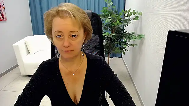 Snapshot of MONA_W chatting on 10, 6, 2026 MONA W online show from 10, 6, 2026