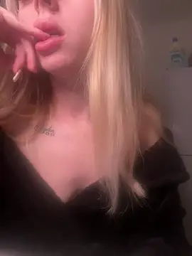 Blonde CassieXX online show from 11, 2, 2026