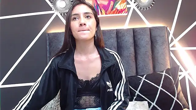 Vaiolletcooper online show from 15, 4, 2026