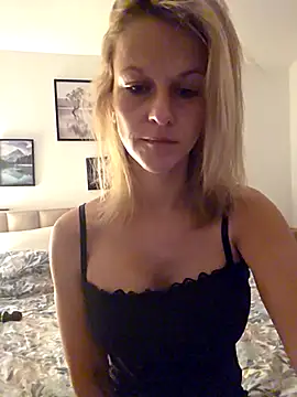 Snapshot of Couple-Kiwii-Orchidee-Boy chatting on 5, 6, 2026 Couple-Kiwii-Orchidee-Boy online show from 5, 6, 2026