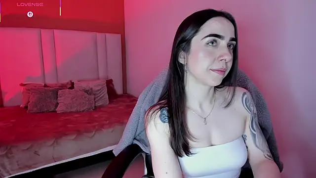 Luna tagliaferri online show from 8, 4, 2026