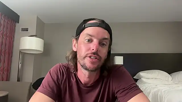 Snapshot of mr_mrs_glitter chatting on 9, 8, 2026 mr mrs glitter online show from 9, 8, 2026
