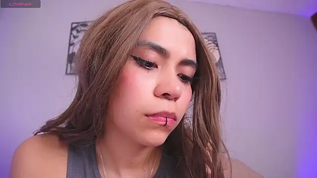 loveegirll1 online show from 10, 4, 2026