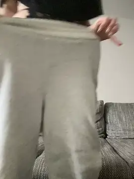 Snapshot of LeonieClaire chatting on 23, 2, 2026 LeonieClaire online show from 23, 2, 2026