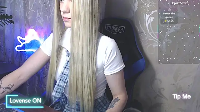 Snapshot of Shiny_Victoria chatting on 14, 6, 2026 Shiny Victoria online show from 14, 6, 2026
