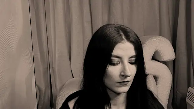 NicoleLuxe online show from 29, 3, 2026