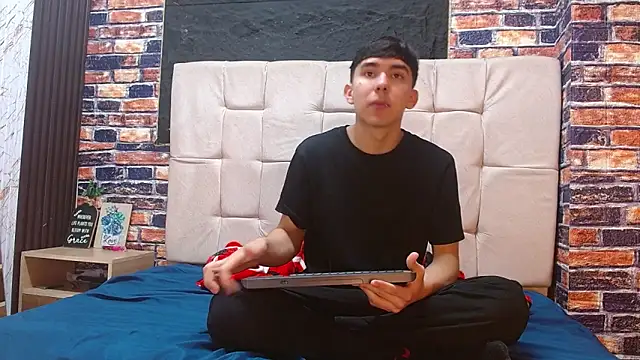 massimoferrera303av online show from 19, 2, 2026