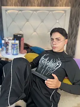 Samu Hott online show from 27, 3, 2026