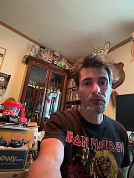 Snapshot of tommattsonn chatting on 25, 7, 2026 tommattsonn online show from 25, 7, 2026