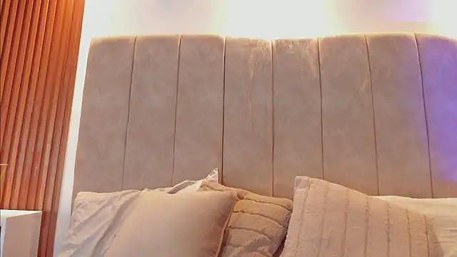  Laura saenz1 online show from 3, 2, 2026