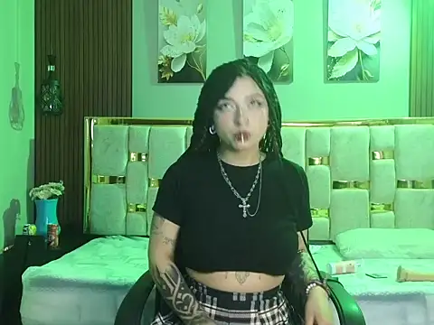 Snapshot of _weird_sativa chatting on 5, 5, 2026 weird sativa online show from 5, 5, 2026