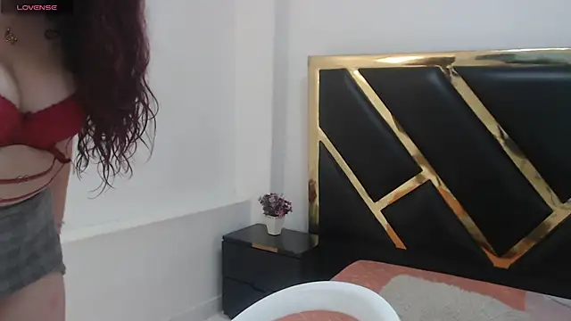 Snapshot of CarolRousee chatting on 6, 2, 2026 CarolRousee online show from 6, 2, 2026