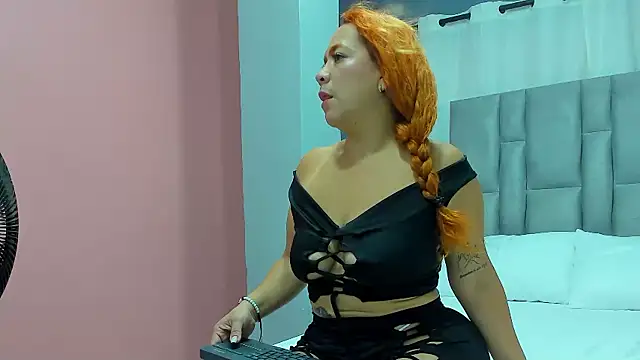 Snapshot of -Serena_ chatting on 13, 4, 2026 -Serena online show from 13, 4, 2026