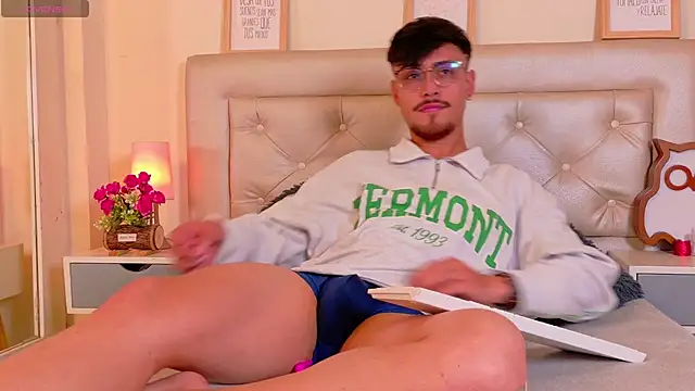 Snapshot of Aiden_Gray chatting on 27, 2, 2026 Aiden Gray online show from 27, 2, 2026