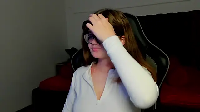 ChloeHalses online show from 12, 4, 2026