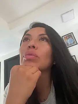 Emma Sanz   online show from 10, 4, 2026