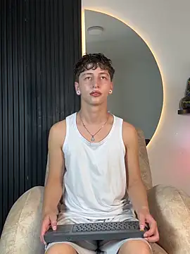 ARON LUXX online show from 4, 2, 2026