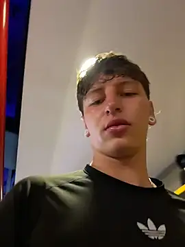 Snapshot of ARON_LUXX chatting on 6, 7, 2026 ARON LUXX online show from 6, 7, 2026