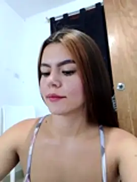 Snapshot of EmiNavarro chatting on 10, 7, 2026 EmiNavarro online show from 10, 7, 2026