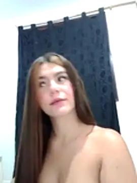 Snapshot of EmiNavarro chatting on 15, 7, 2026 EmiNavarro online show from 15, 7, 2026