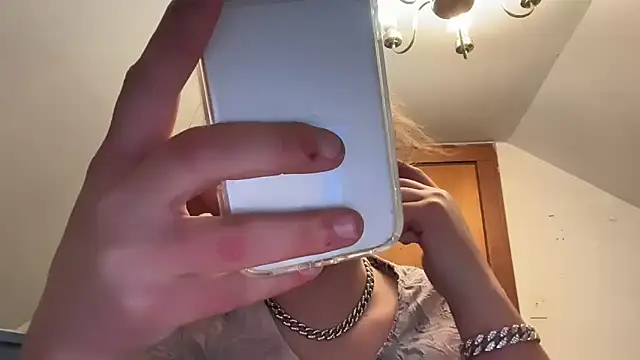 Snapshot of RaeganV chatting on 26, 2, 2026 RaeganV online show from 26, 2, 2026