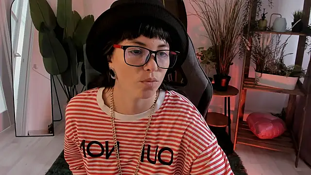 Snapshot of NeoGeisha chatting on 15, 7, 2026 NeoGeisha online show from 15, 7, 2026