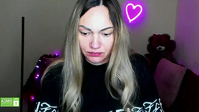 Snapshot of BlondMikey22 chatting on 5, 2, 2026 BlondMikey22 online show from 5, 2, 2026