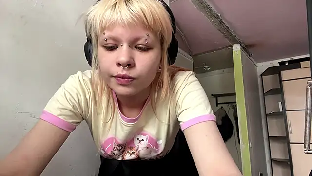 Snapshot of MeowMixer chatting on 8, 2, 2026 MeowMixer online show from 8, 2, 2026