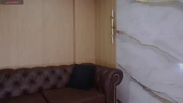 Snapshot of rox_luxury_tf chatting on 9, 7, 2026 rox luxury tf online show from 9, 7, 2026
