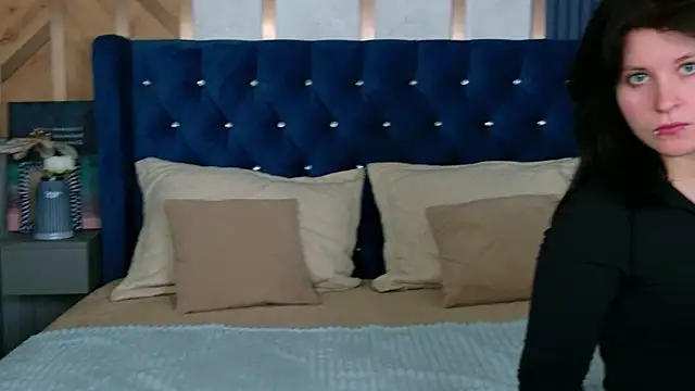 Milana Bold online show from 2, 3, 2026