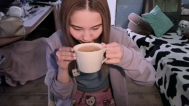 Hazel 4 U online show from 16, 4, 2026