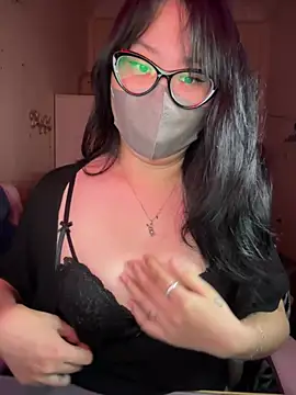 Snapshot of HaleyKin chatting on 18, 5, 2026 HaleyKin online show from 18, 5, 2026