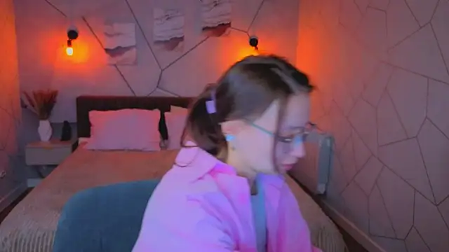  Kiki angel  online show from 5, 4, 2026