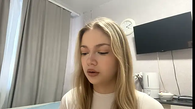 Snapshot of MilaSliger chatting on 17, 2, 2026 MilaSliger online show from 17, 2, 2026