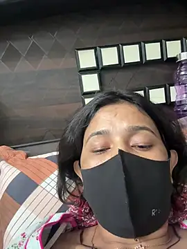 Snapshot of raavigirl chatting on 3, 3, 2026 raavigirl online show from 3, 3, 2026