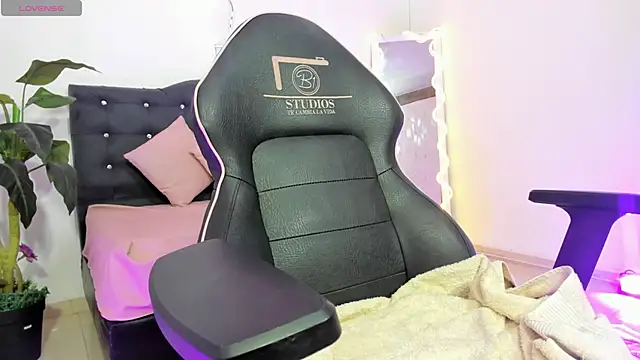 LUNAKITTY TAY online show from 4, 4, 2026