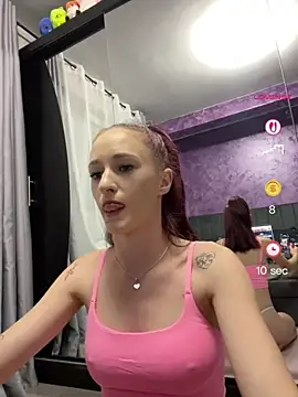 Snapshot of Roxyfoxyyy chatting on 10, 7, 2026 Roxyfoxyyy online show from 10, 7, 2026