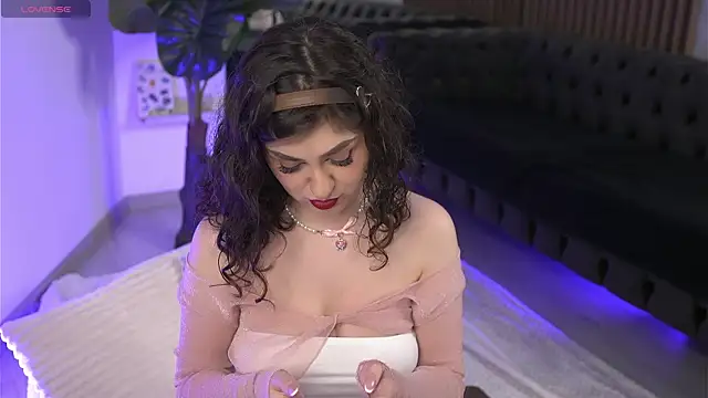 VansessaNyx online show from 2, 4, 2026