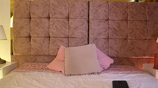 EmmaClark   online show from 3, 4, 2026