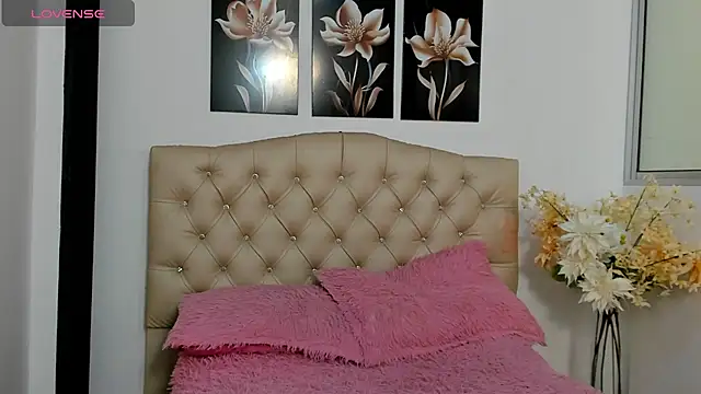 Kitty f00x online show from 6, 7, 2026