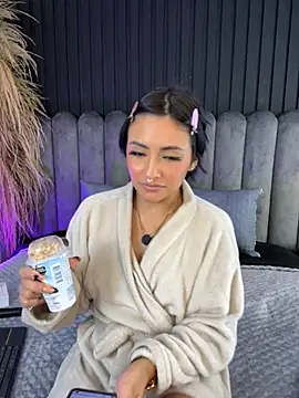 Nanda vixen  online show from 19, 4, 2026