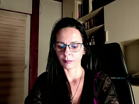 Snapshot of MiriamDelyn chatting on 12, 2, 2026 MiriamDelyn online show from 12, 2, 2026
