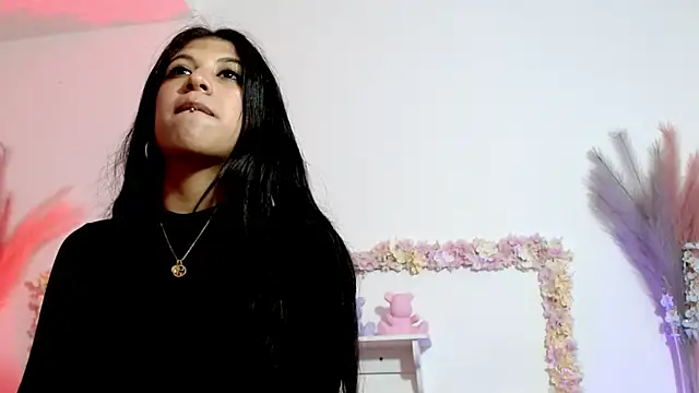 Snapshot of sharlotaustral18 chatting on 14, 2, 2026 sharlotaustral18 online show from 14, 2, 2026