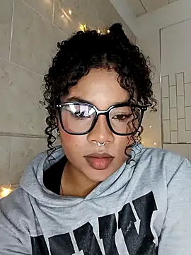 BrianaSweetxxx online show from 12, 4, 2026