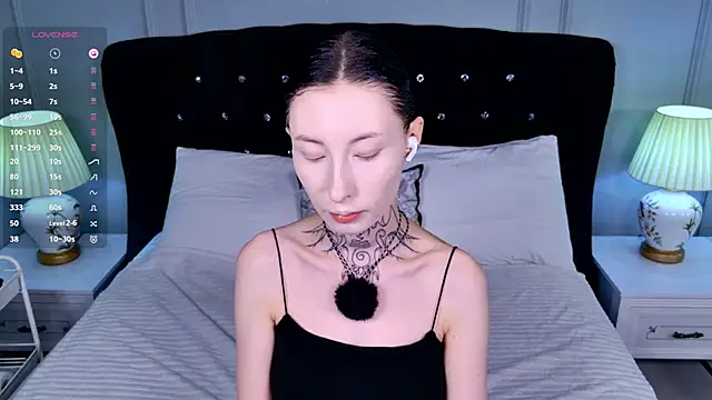 Snapshot of roxy_morrison_x chatting on 3, 5, 2026 roxy morrison x online show from 3, 5, 2026