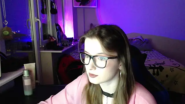 LunaXcherry online show from 6, 4, 2026