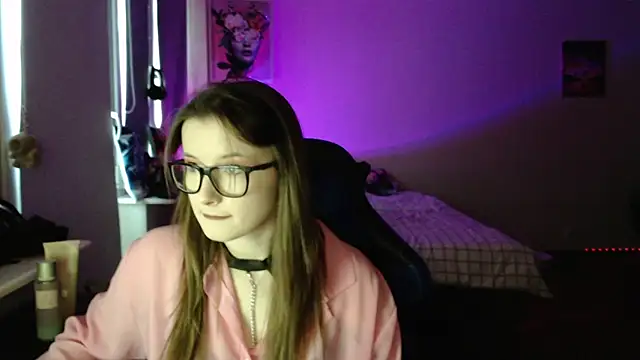 LunaXcherry online show from 9, 4, 2026