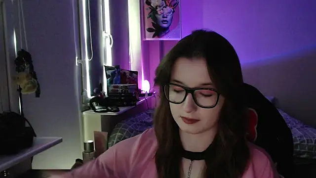 Snapshot of LunaXcherry chatting on 28, 4, 2026 LunaXcherry online show from 28, 4, 2026