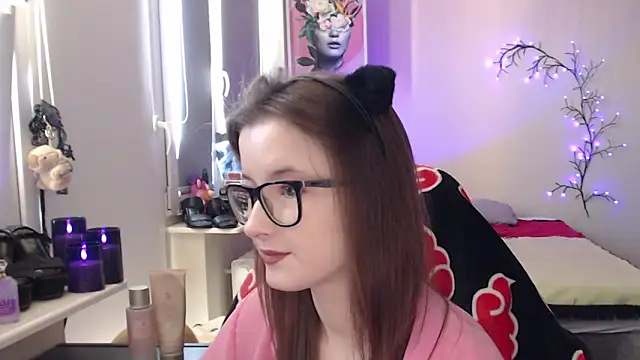 Snapshot of LunaXcherry chatting on 2, 5, 2026 LunaXcherry online show from 2, 5, 2026
